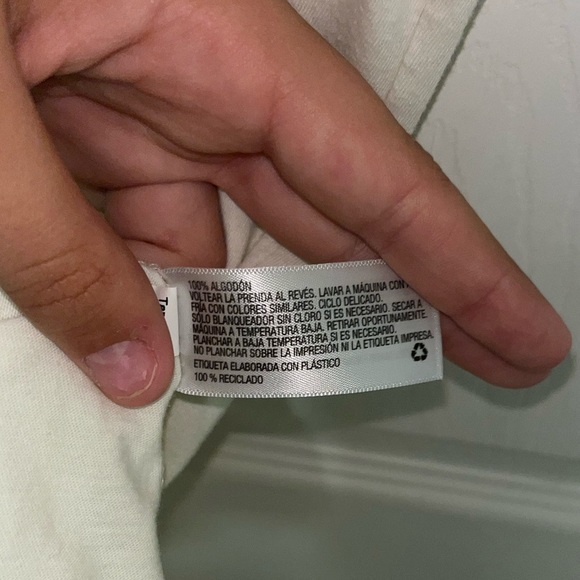 Bundle of 2 t-shirts Universal Thread cream with stripes and a Jimi Hendrix - Picture 8 of 9